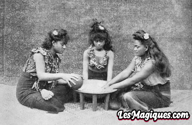 3 filles samoanes préparant 'ava