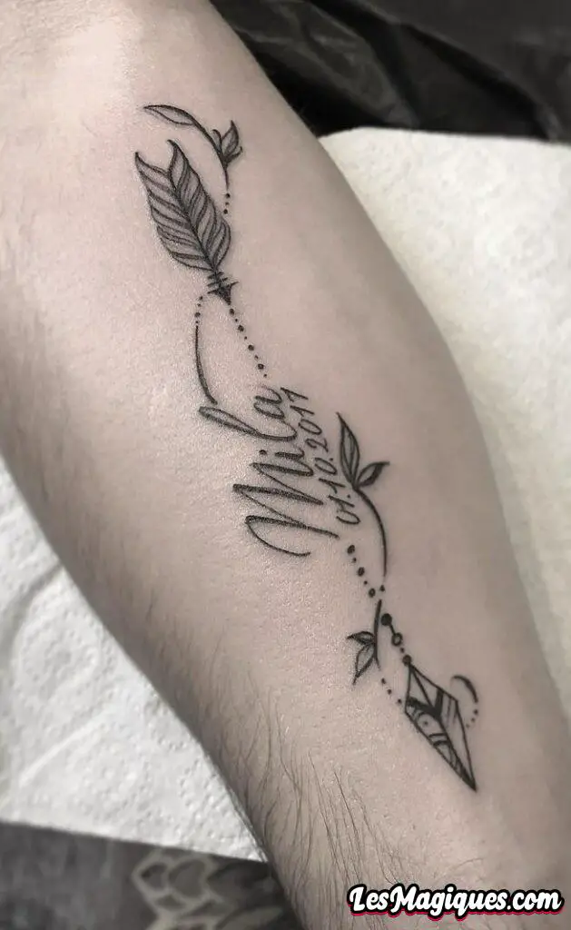 Flèche avec tatouage de nom