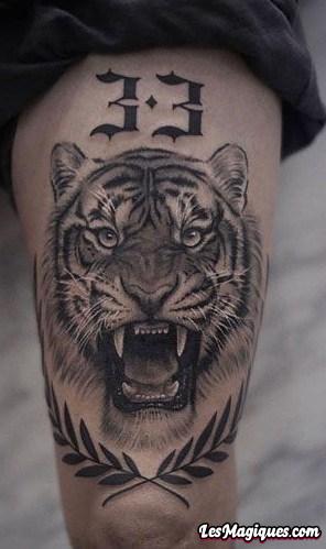 Tatouage de tigre noir et gris
