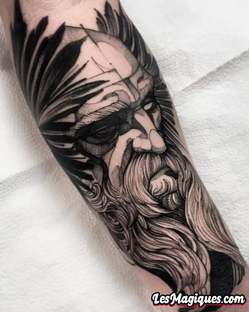 Tatouage Odin au travail noir