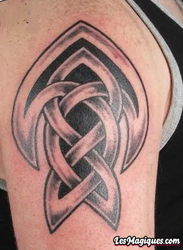 Tatouage flèche celtique