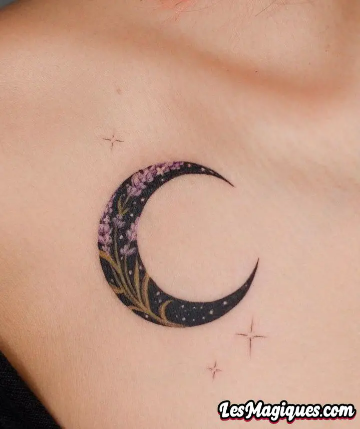 Croissant de lune fait de tatouage de lavande