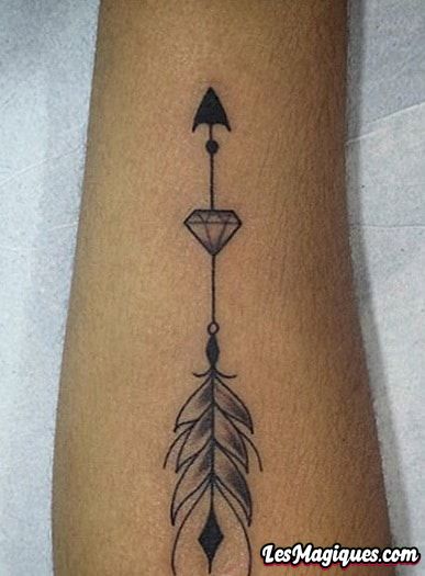 Tatouage de flèche de diamant