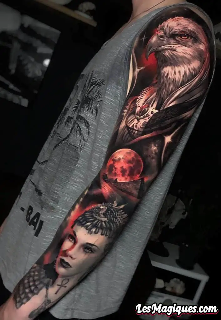 Tatouage à manches égyptiennes