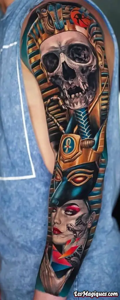 Tatouage à manches égyptiennes