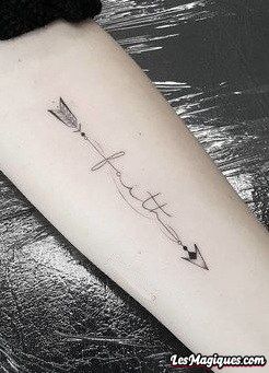 Tatouage Flèche Foi
