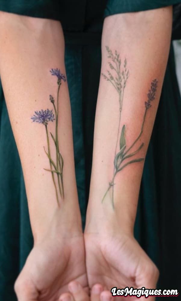 Tatouage de fleur sur l'avant-bras