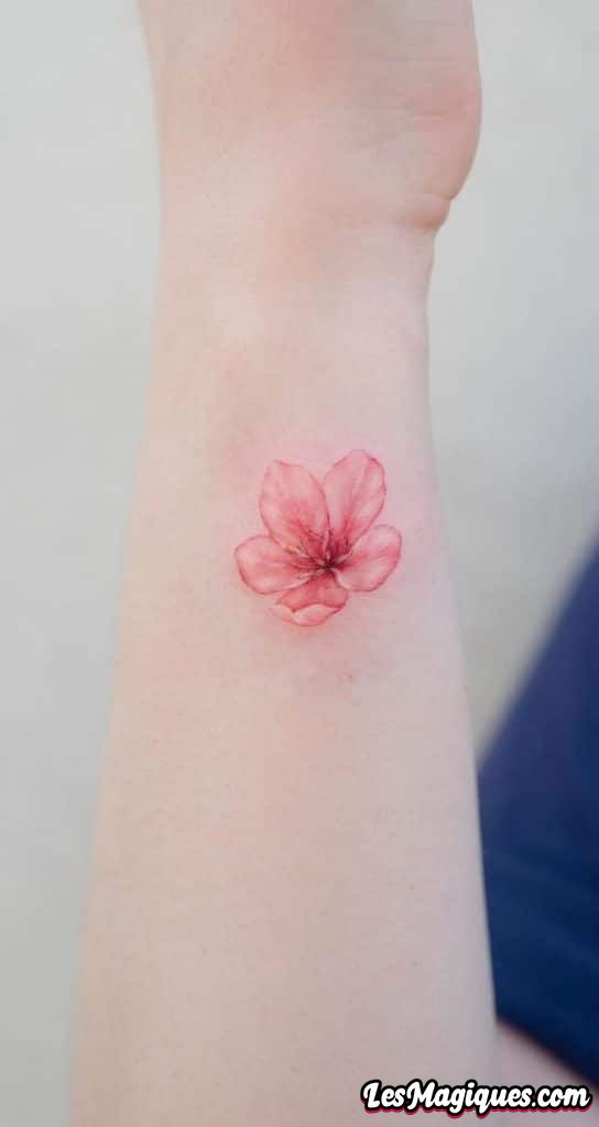 Tatouage Poignet Fleur