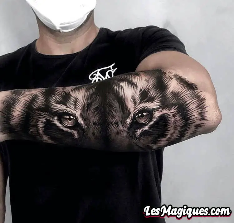 Tatouage de tigre avant-bras