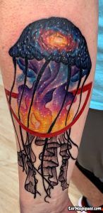 Tatouage de méduse de galaxie