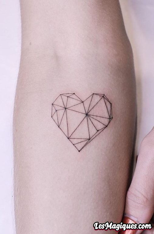 Tatouage Coeur Géométrique
