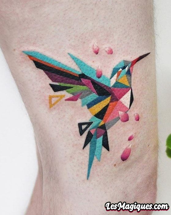 Tatouage Colibri Géométrique