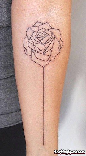 Tatouage Rose Géométrique