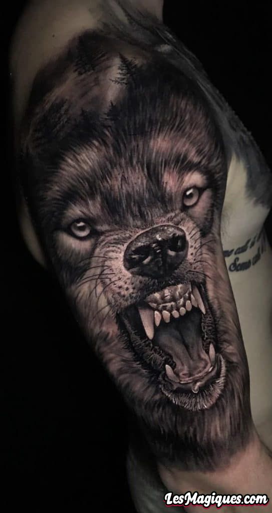 Tatouage de loup grognant