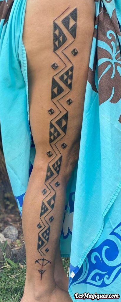 Tatouage tribal hawaïen