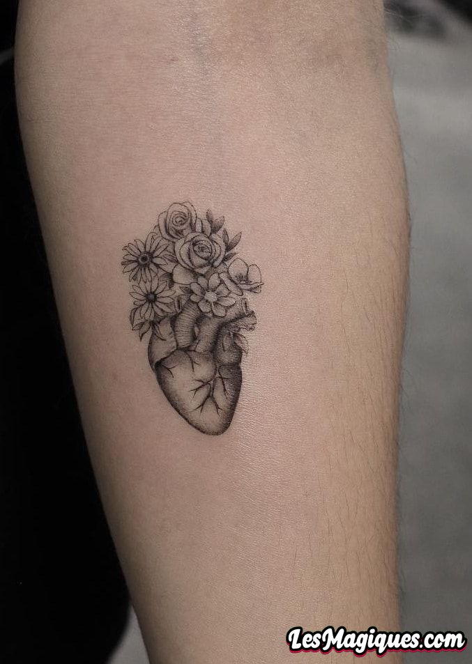 Tatouage coeur et fleur