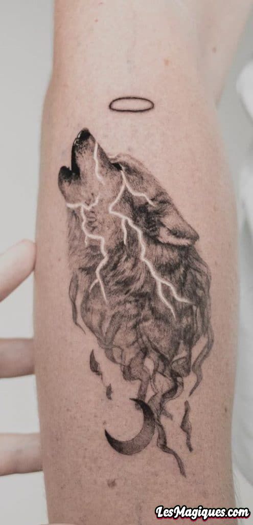 Tatouage de loup hurlant