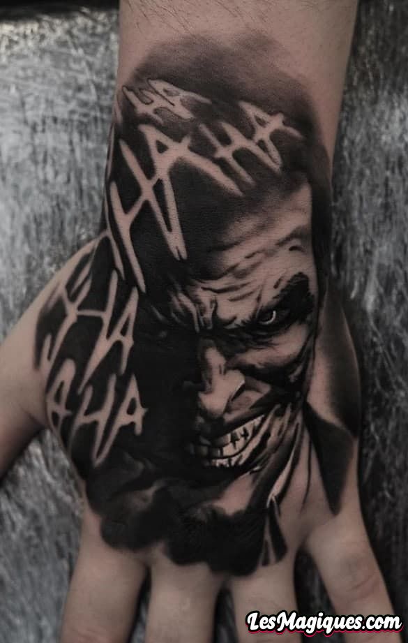 Tatouage Joker sur la main