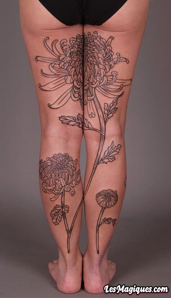 Grand tatouage de fleur