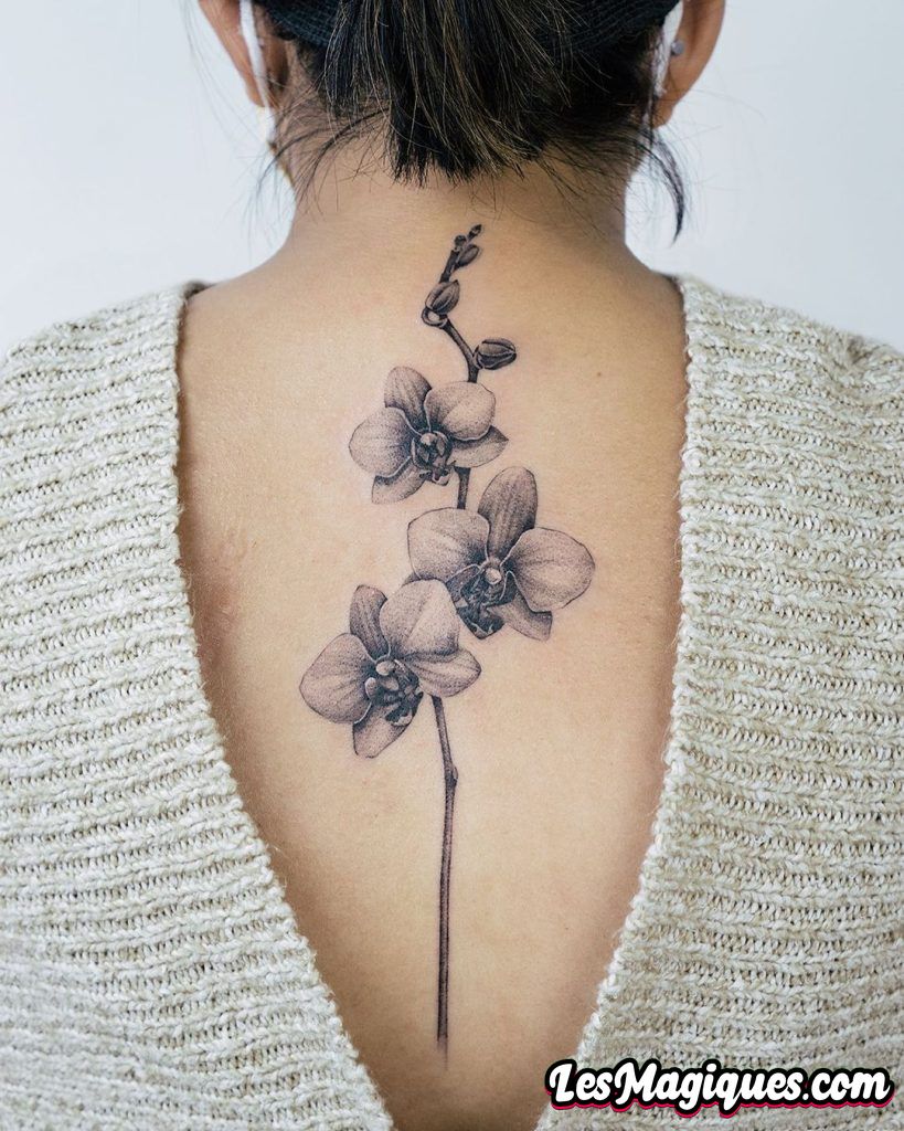 Grand tatouage d'orchidée