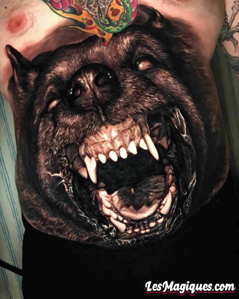 Grand tatouage de loup