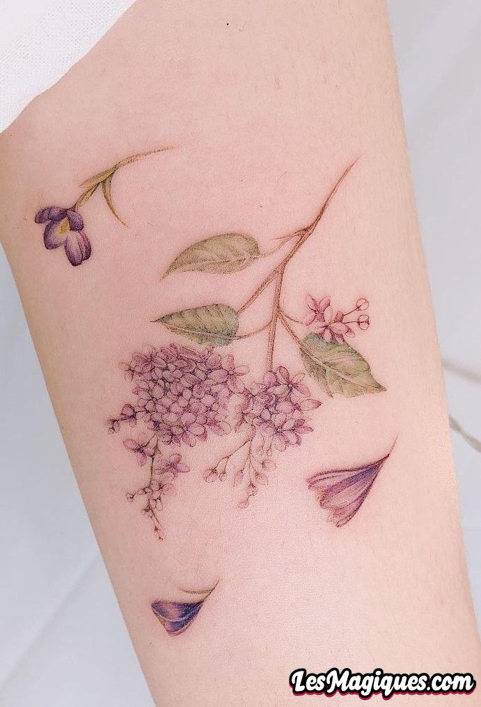 Tatouage de branche de lilas