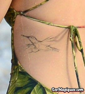 Le tatouage de colibri de Lily Cole