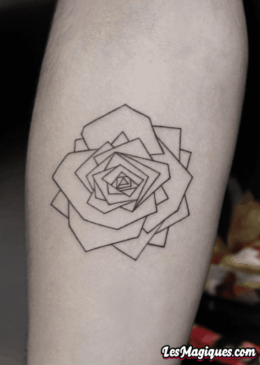 Tatouage Fleur Géométrique