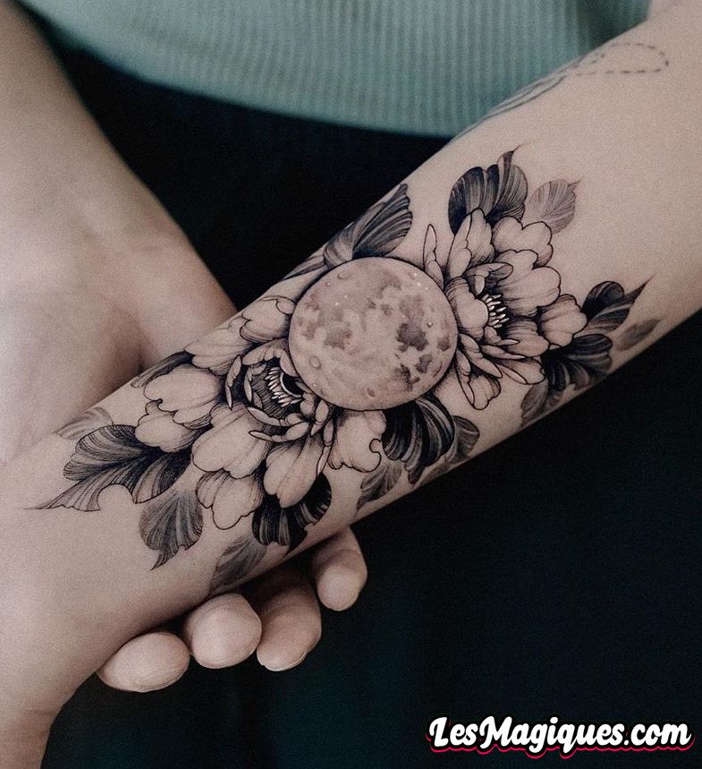Tatouage Lune et Fleur