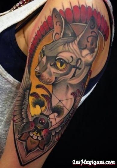 Tatouage égyptien néo-traditionnel