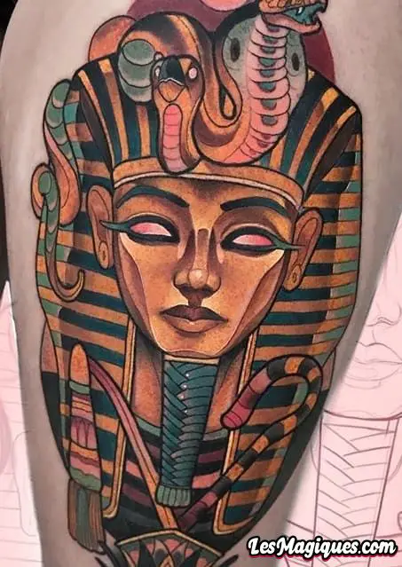 Tatouage égyptien néo-traditionnel