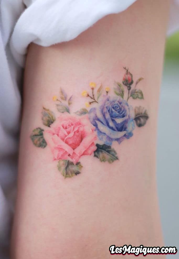 Tatouage rose et rose bleue