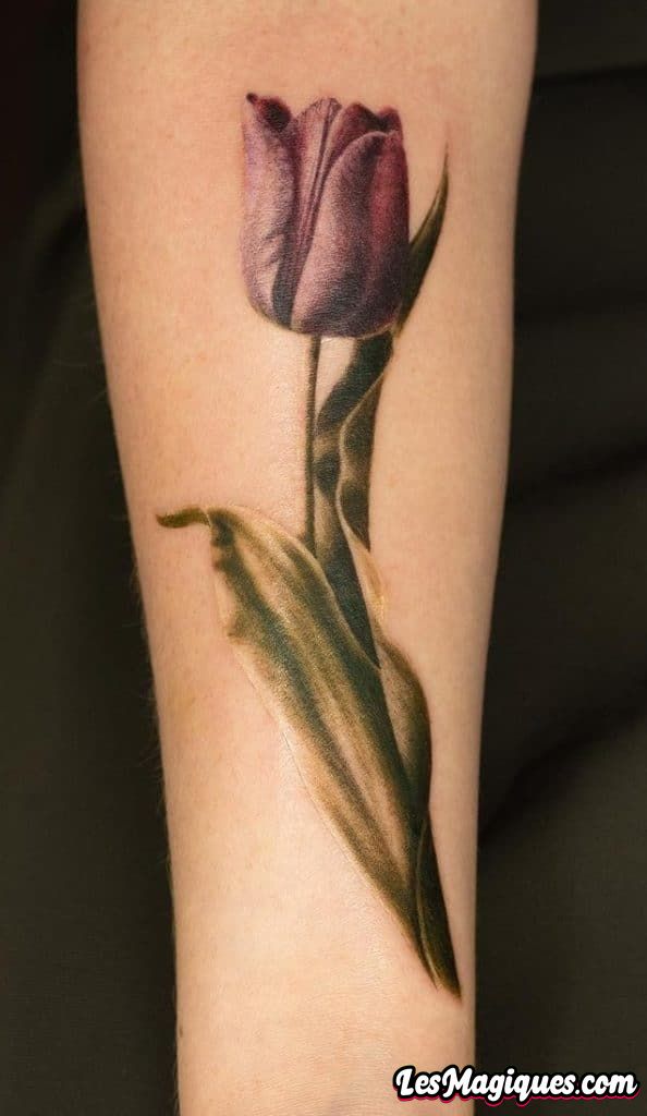Tatouage de tulipe violette