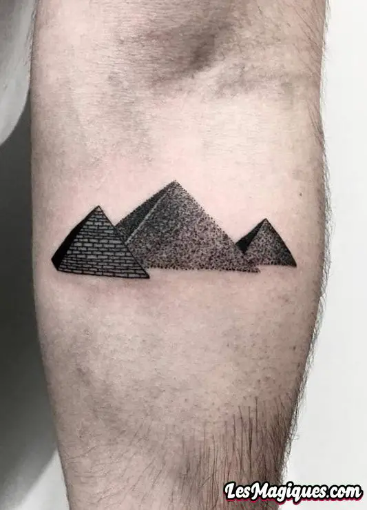 Tatouage Pyramide