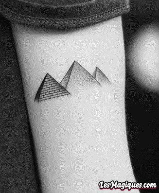 Tatouage Pyramide