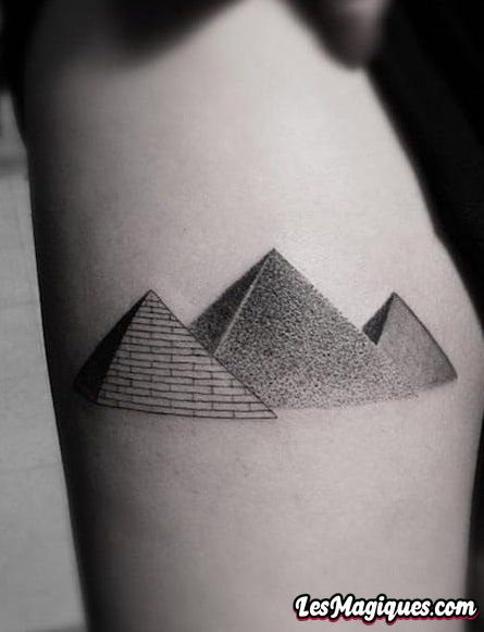 Tatouage Pyramide