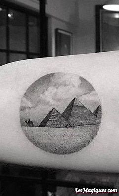 Tatouage Pyramide
