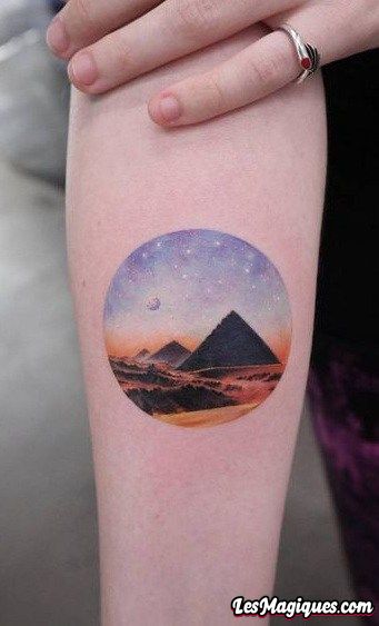 Tatouage Pyramide