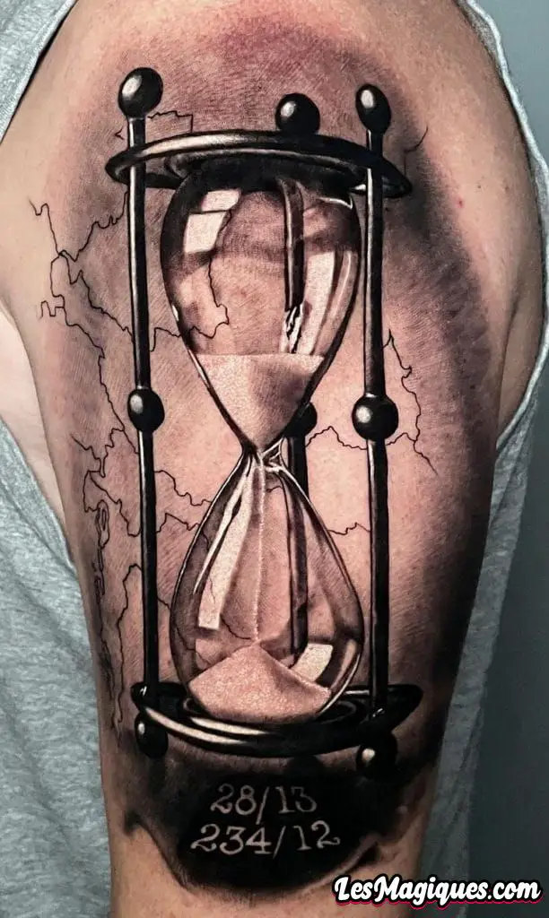 Tatouage réaliste de sablier