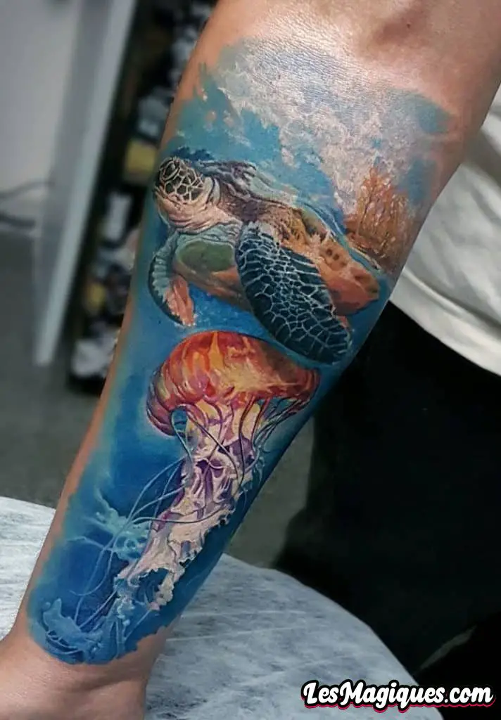 Tatouage de méduse réaliste