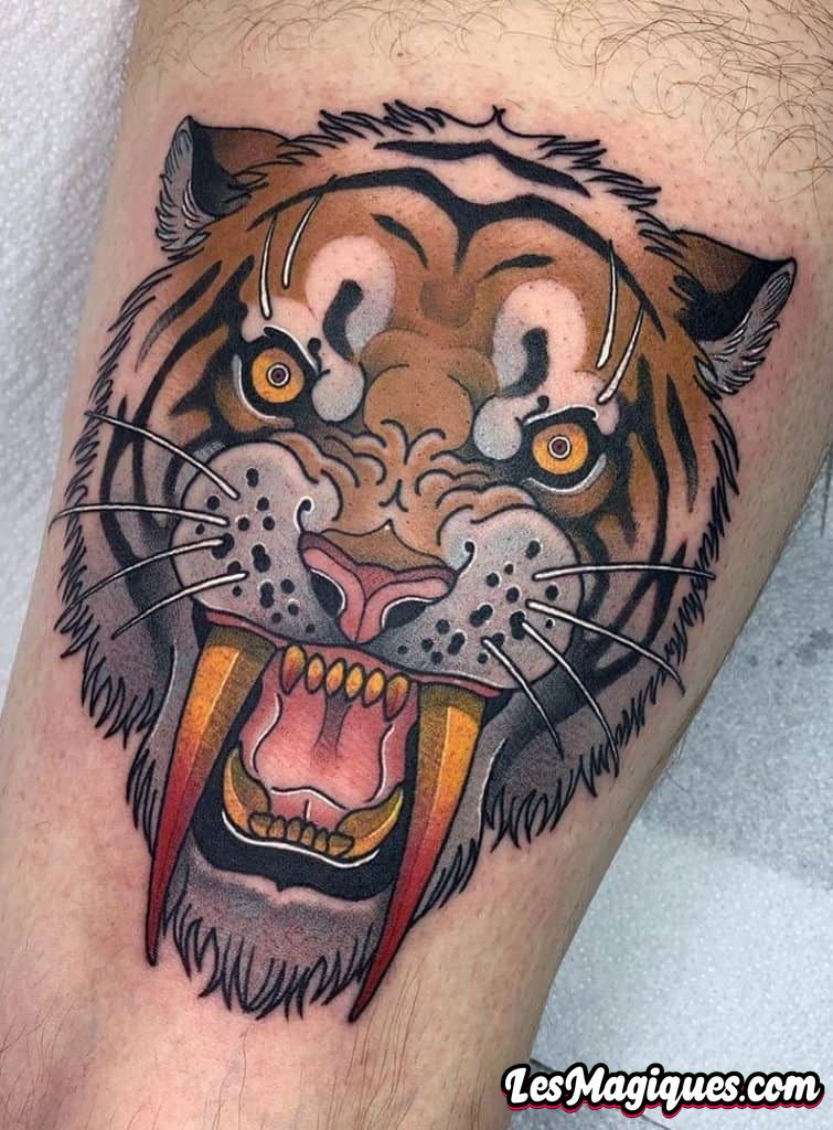 Tatouage de tigre à dents de sabre