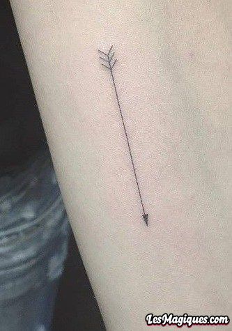 Tatouage flèche simple