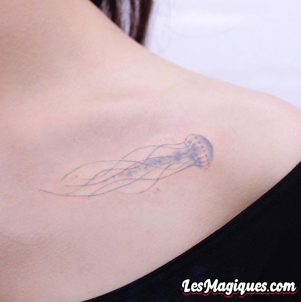 Tatouage de méduse simple