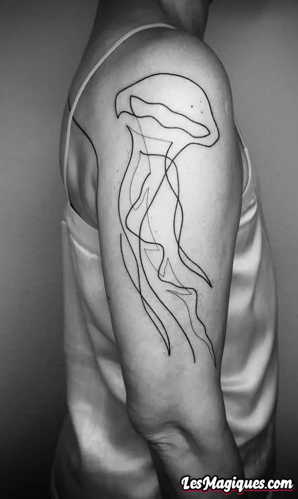 Tatouage de méduse simple