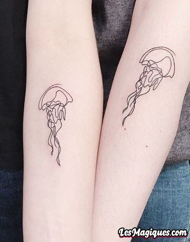 Tatouage de méduse simple