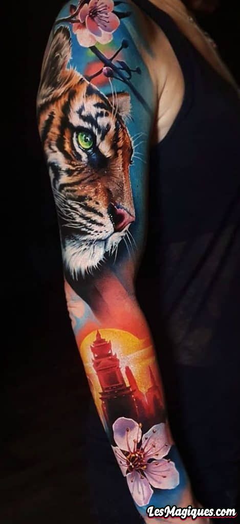 Tatouage de tigre sur la manche