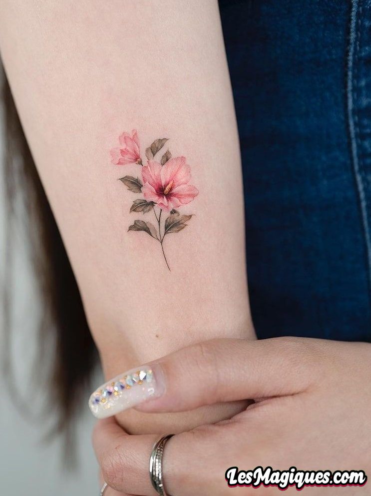 Petit tatouage d'hibiscus