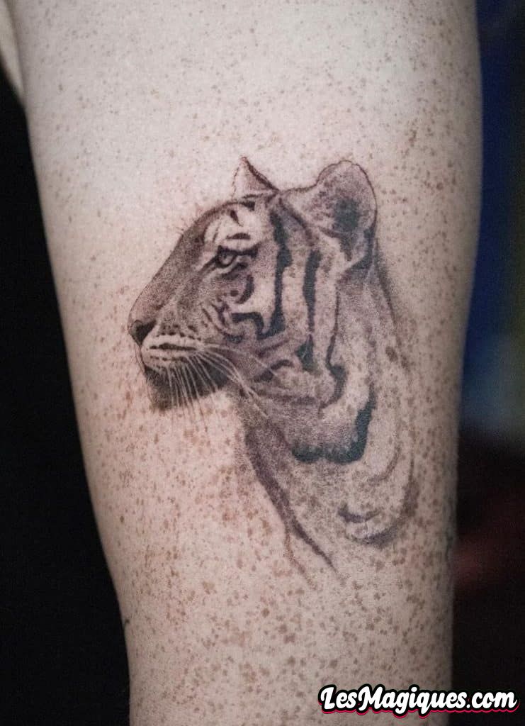 Petit tatouage de tigre