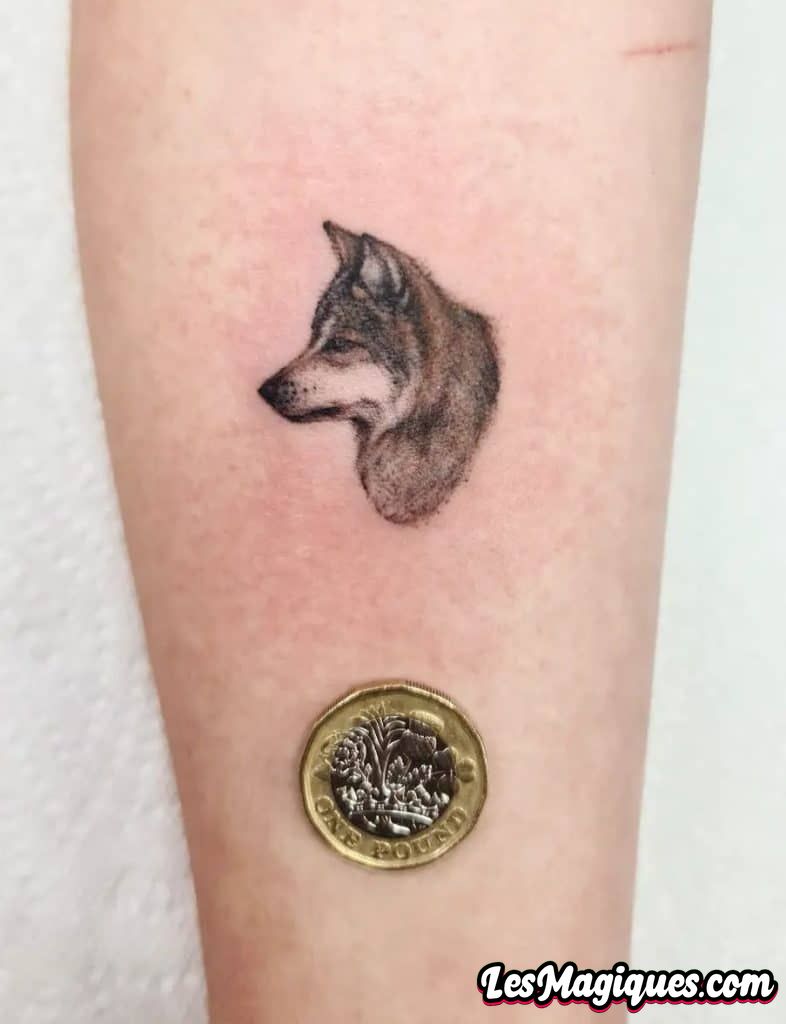 Petit tatouage de loup