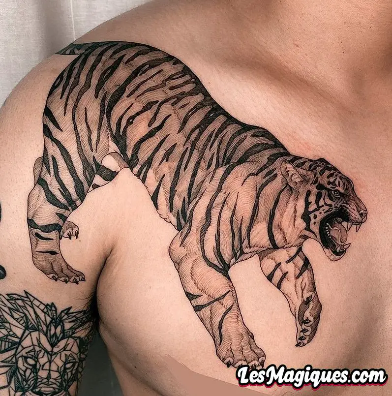 Tatouage de poitrine de tigre